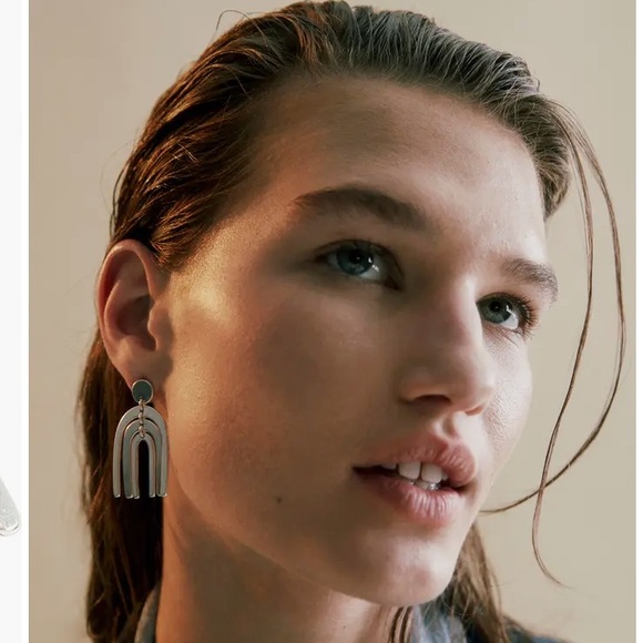 Madewell Stacked Arch Statement Earrings in Silver - Picture 2 of 2